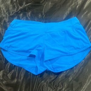 Lululemon speed up low rise 2.5 size 6 shorts